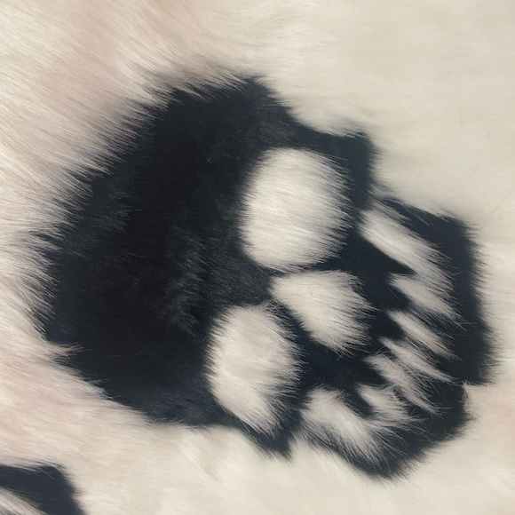 Cynthia Rowley CuRious New York Moda Skulls Knit Throw Blanket - 50x60” - Picture 10 of 13